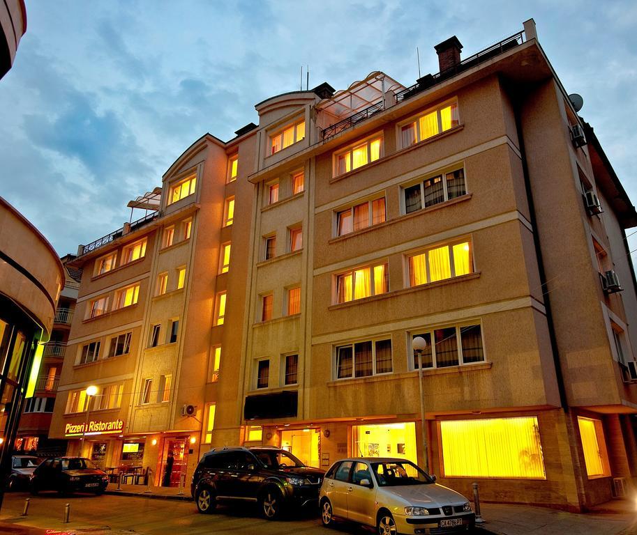 Apartments Carrera Sofia Bagian luar foto